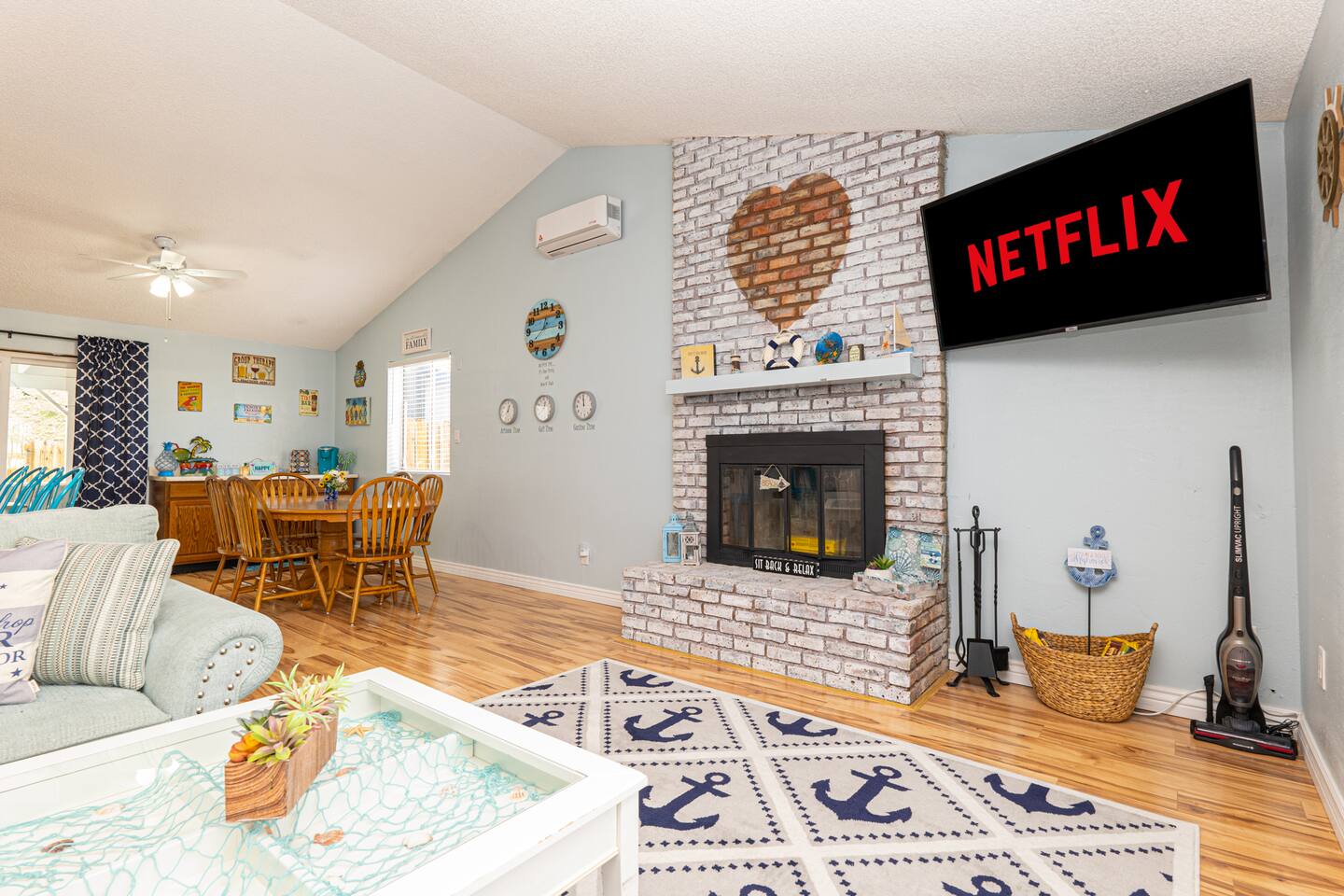 "Anchored Inn" | Great Location | Sleeps 12 | BBQ