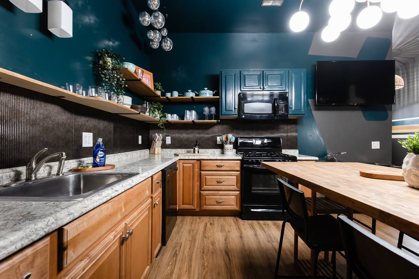 The PanAm Flat - 2BR/2BA - Hospital/ScottAFB
