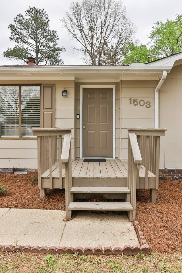 Very cute, cozy 3Br by Chief Ladiga Trail