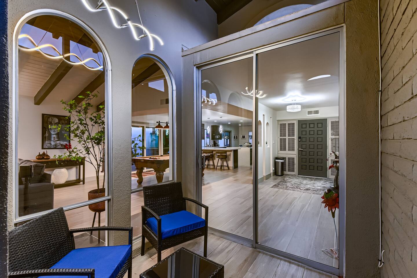 Luxe Oasis Mins to Old Town, Pool, and Pool Table