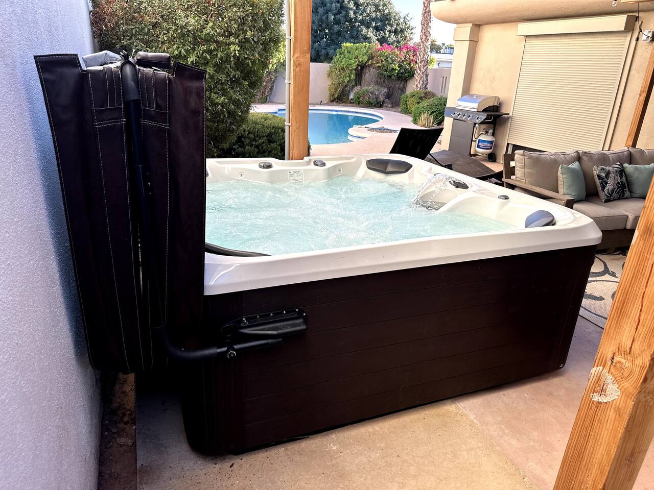 Luxe Oasis Mins to Old Town, Pool, and Pool Table