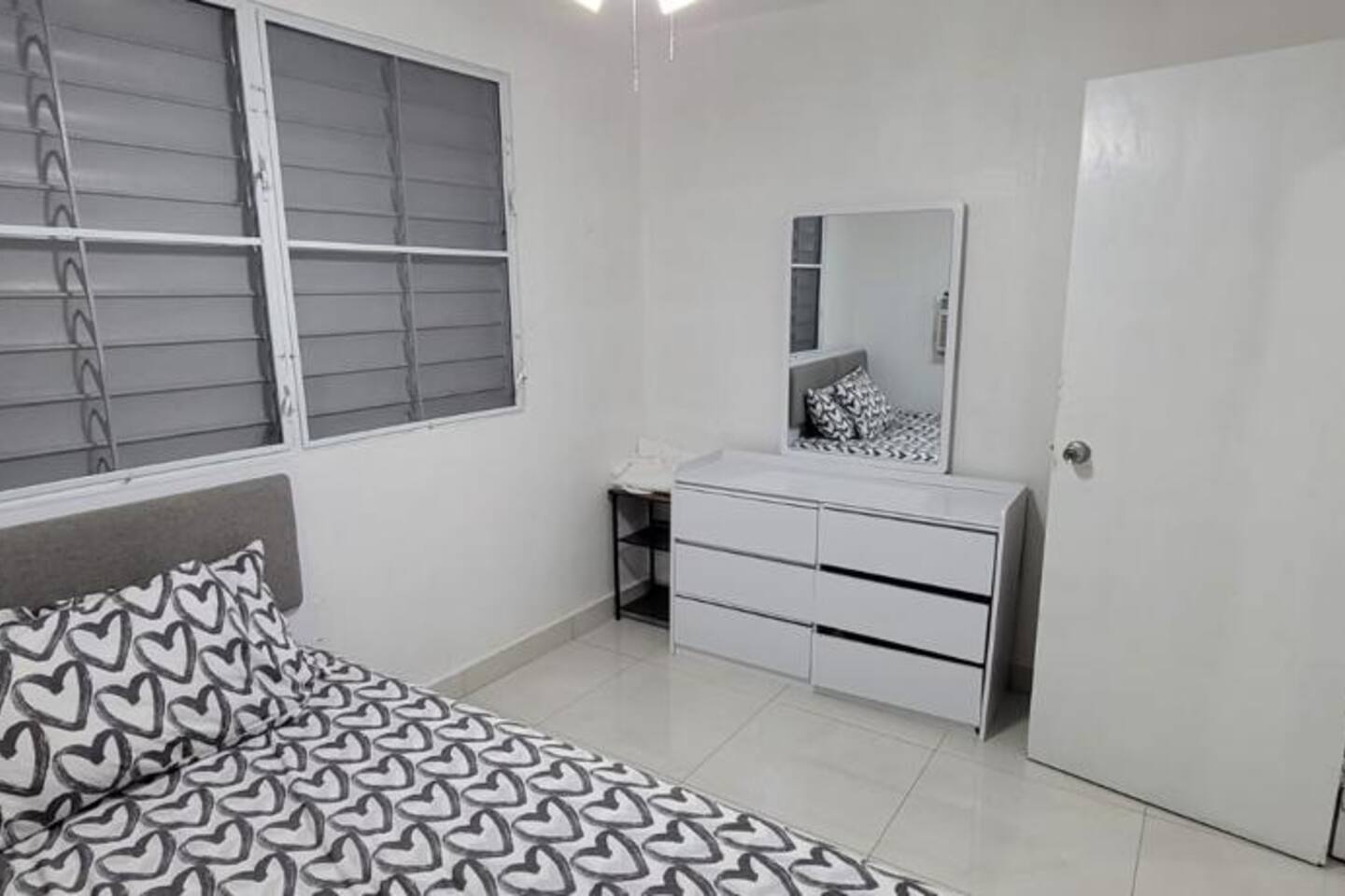 3BR Budget Beach Getaway, 15 mins walk to Beach
