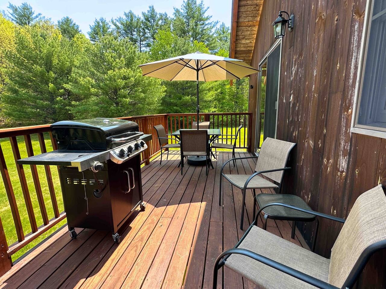 3BR Lake View Cabin~Fire Pit~Deck~Casino Nearby