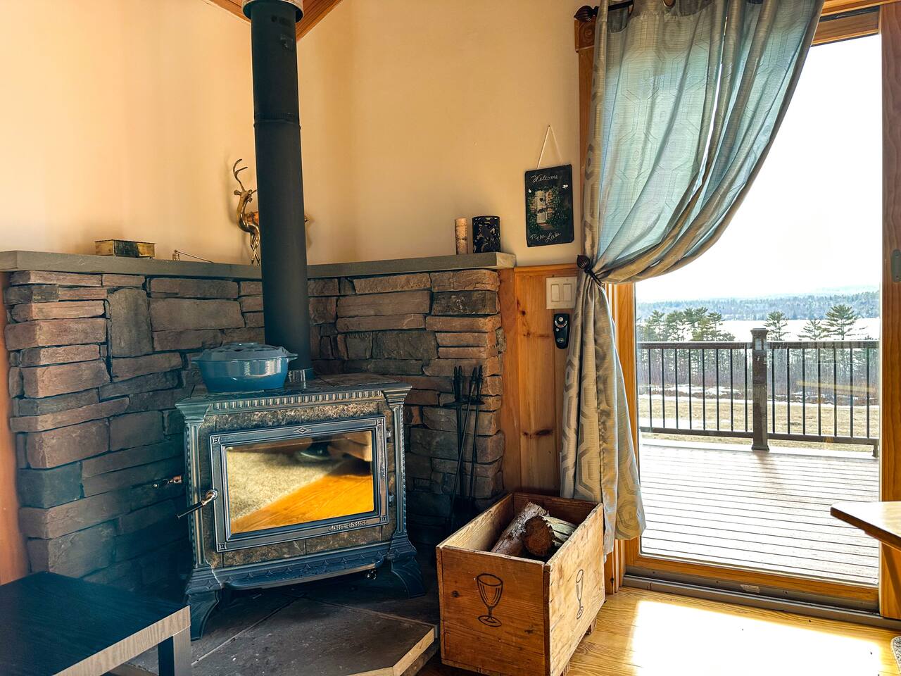 3BR Lake View Cabin~Fire Pit~Deck~Casino Nearby
