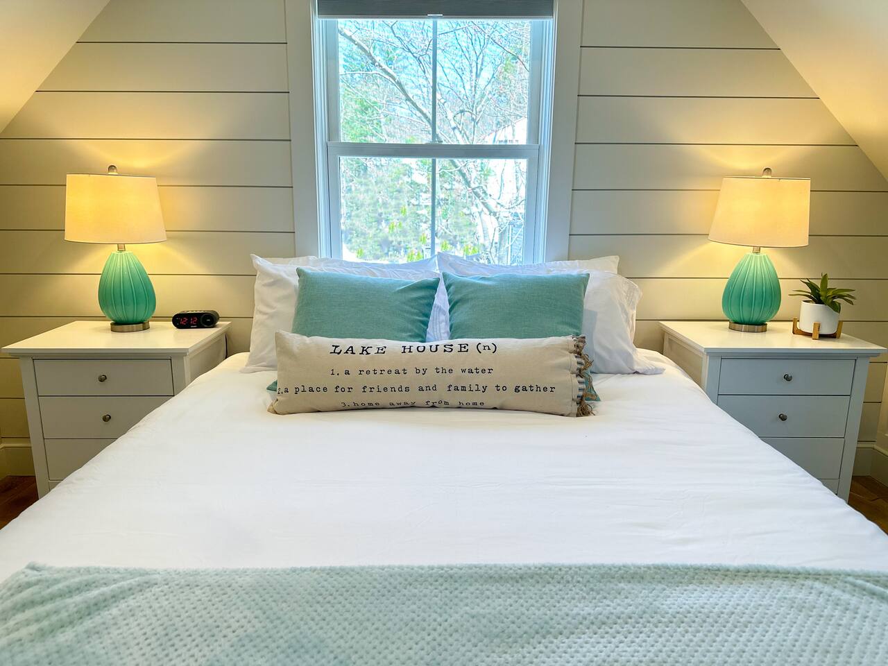 Lakeside Getaway~EV Charger~15mns to Gunstock
