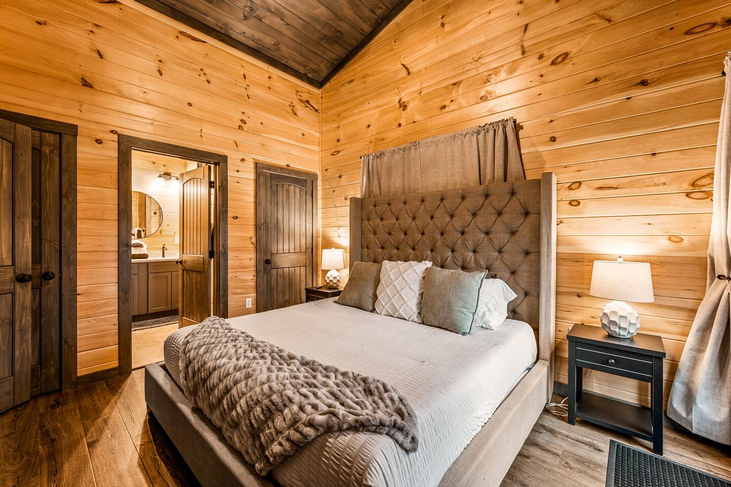 Mountain Cabin Couples Retreat Hot Tub