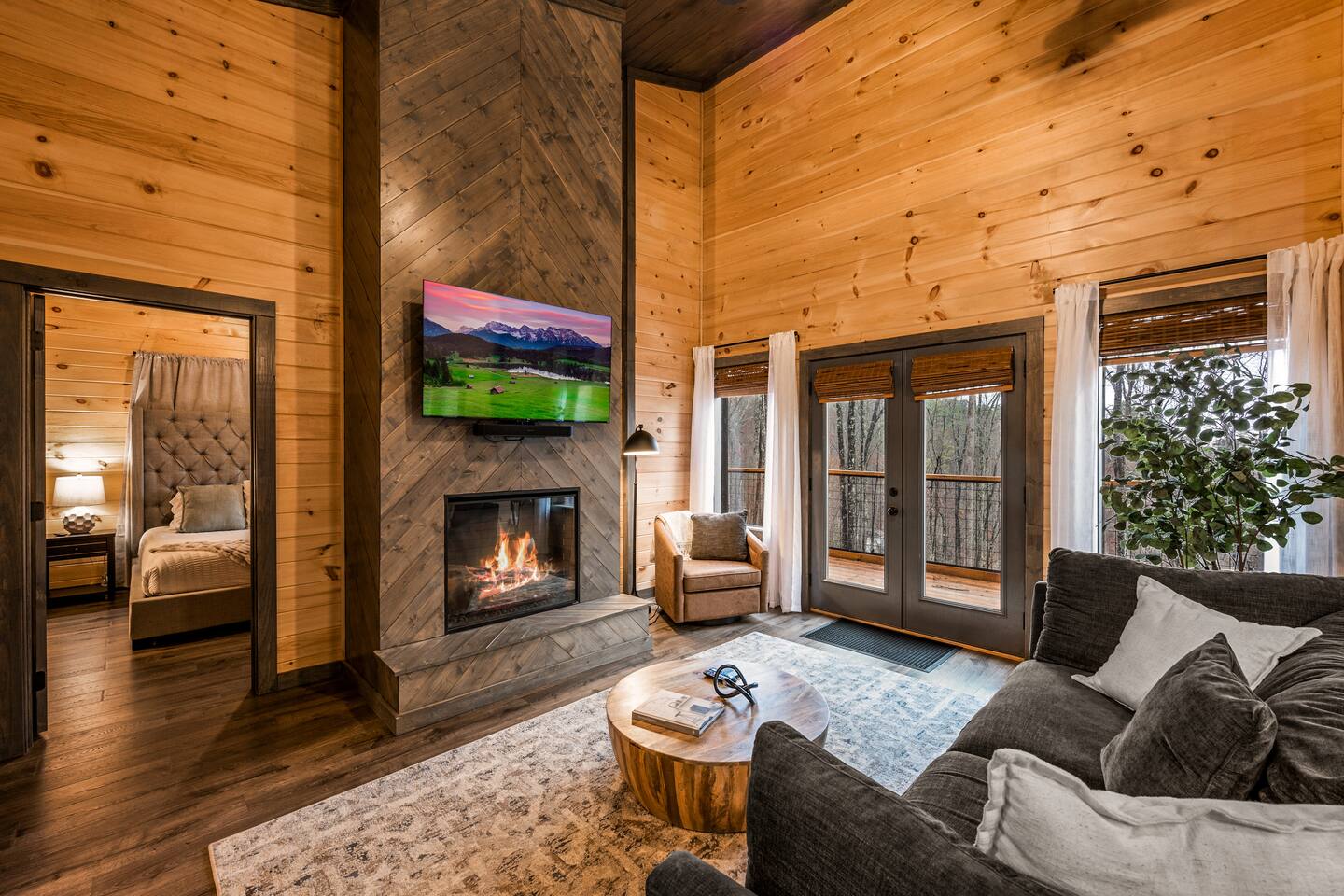 Mountain Cabin Couples Retreat Hot Tub — Gatlinburg — vacation rental