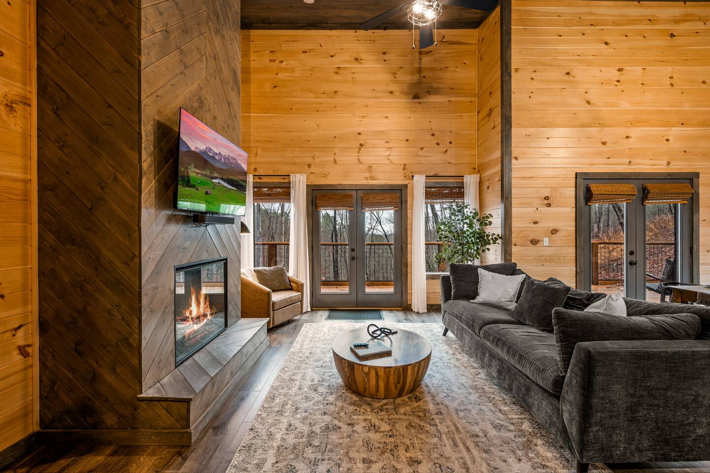 Mountain Cabin Couples Retreat Hot Tub