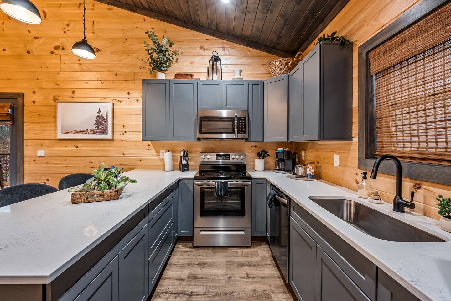 Mountain Cabin Couples Retreat Hot Tub