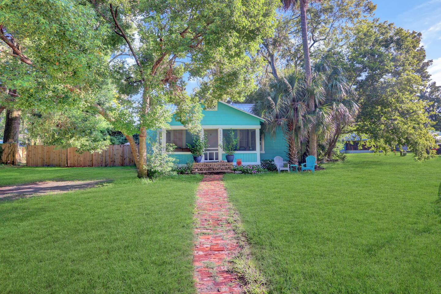 Historic Spring Cottage -Sleeps 5, Pets welcome!