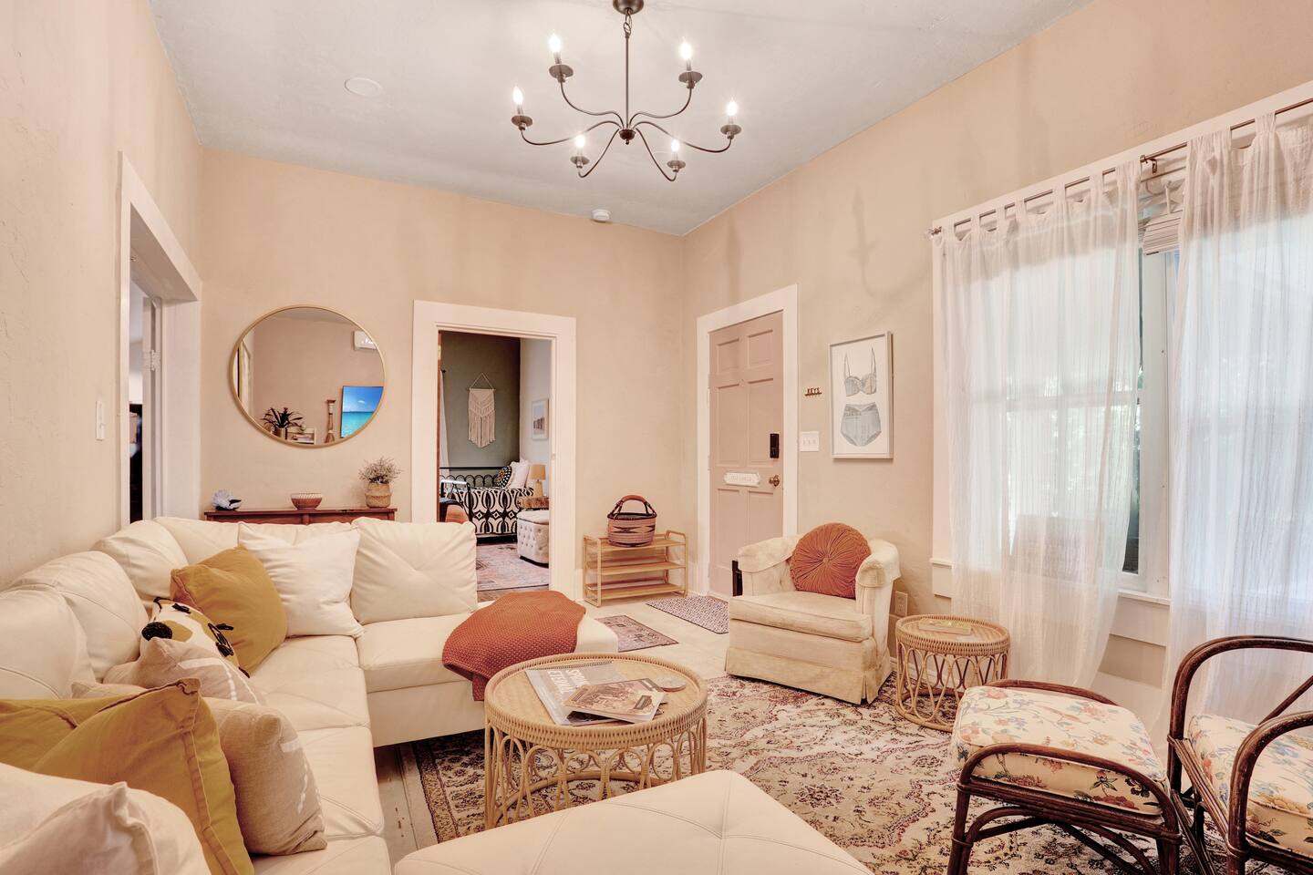 Historic Spring Cottage -Sleeps 5, Pets welcome!