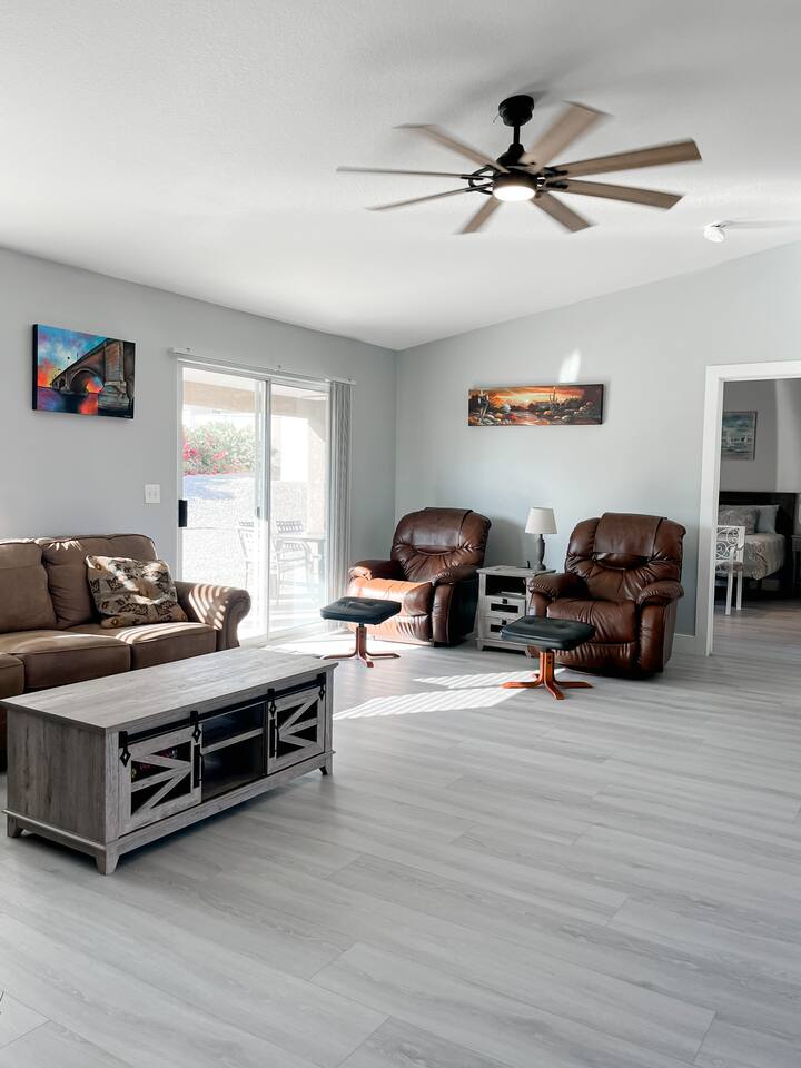 Havasu Escape | Sleeps 8 | Parking