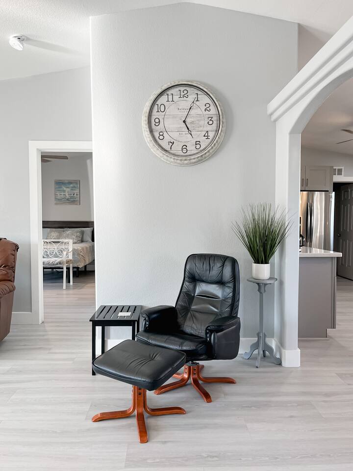 Havasu Escape | Sleeps 8 | Parking