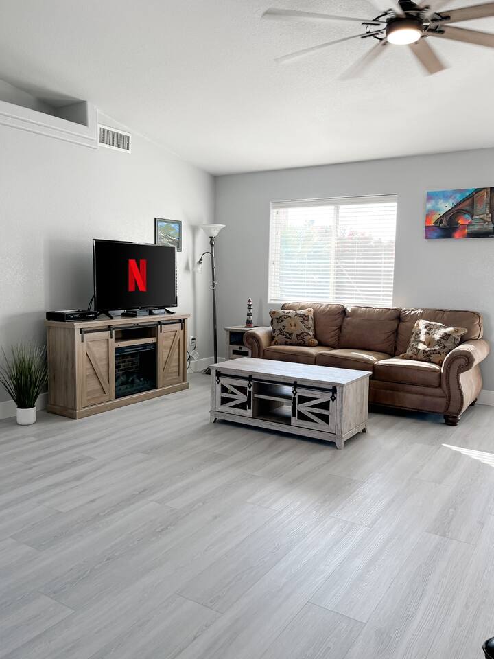 Havasu Escape | Sleeps 8 | Parking