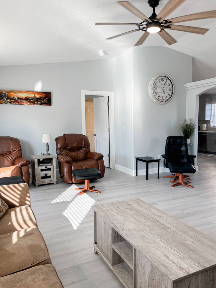 Havasu Escape | Sleeps 8 | Parking