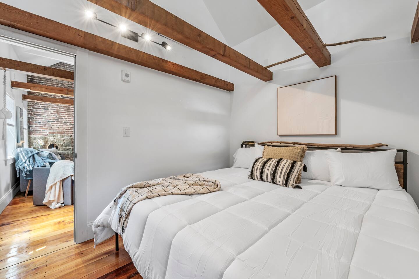The Bookstore|King Beds|Walk2Beach|Private Parking