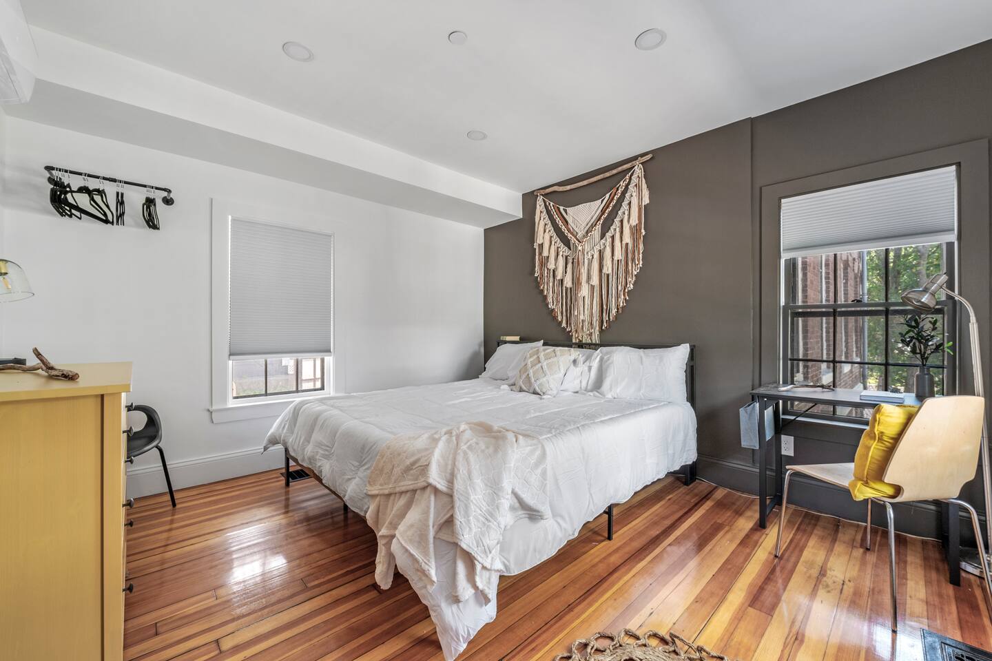 The Bookstore|King Beds|Walk2Beach|Private Parking