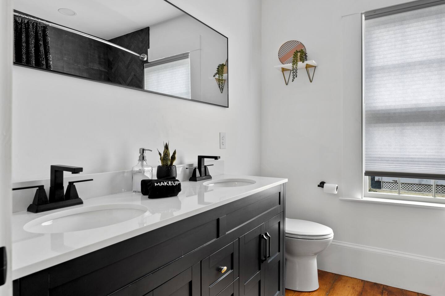 The Driftwood|2 Levels|Soaking Tub|Steps to Beach