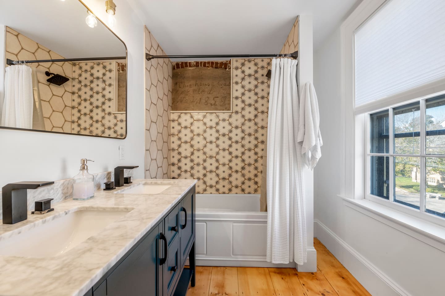 Balcony|KING Suite|Walk2Beach+Bearskin|Parking