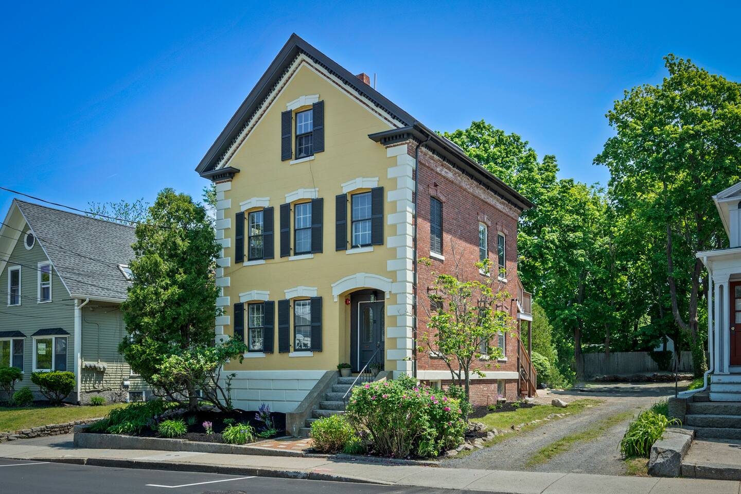 Downtown Rockport|King Bed w/Parking|Walk to Train
