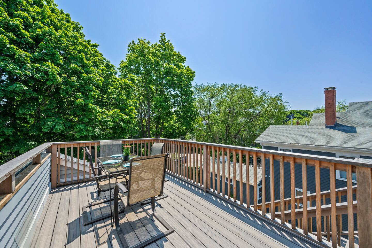 Downtown Rockport|King Bed w/Parking|Walk to Train