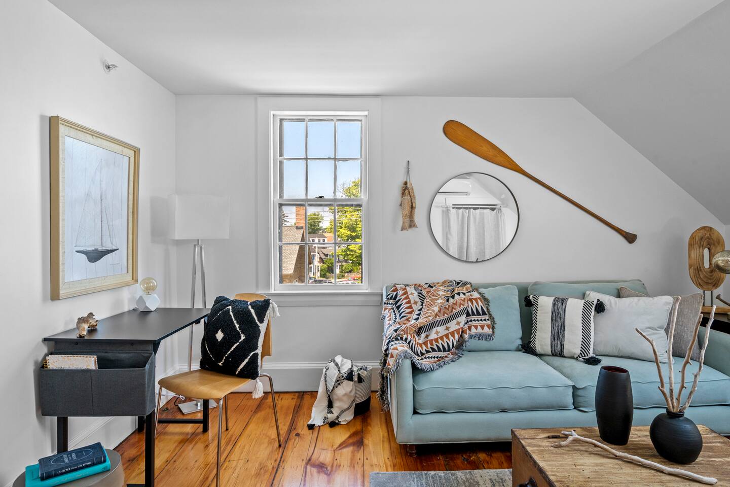 Downtown Rockport|King Bed w/Parking|Walk to Train