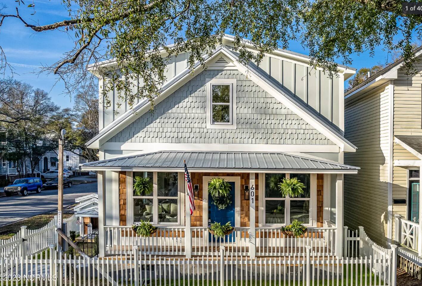 Stunner Downtown Modern | King Bed | Pet Friendly!