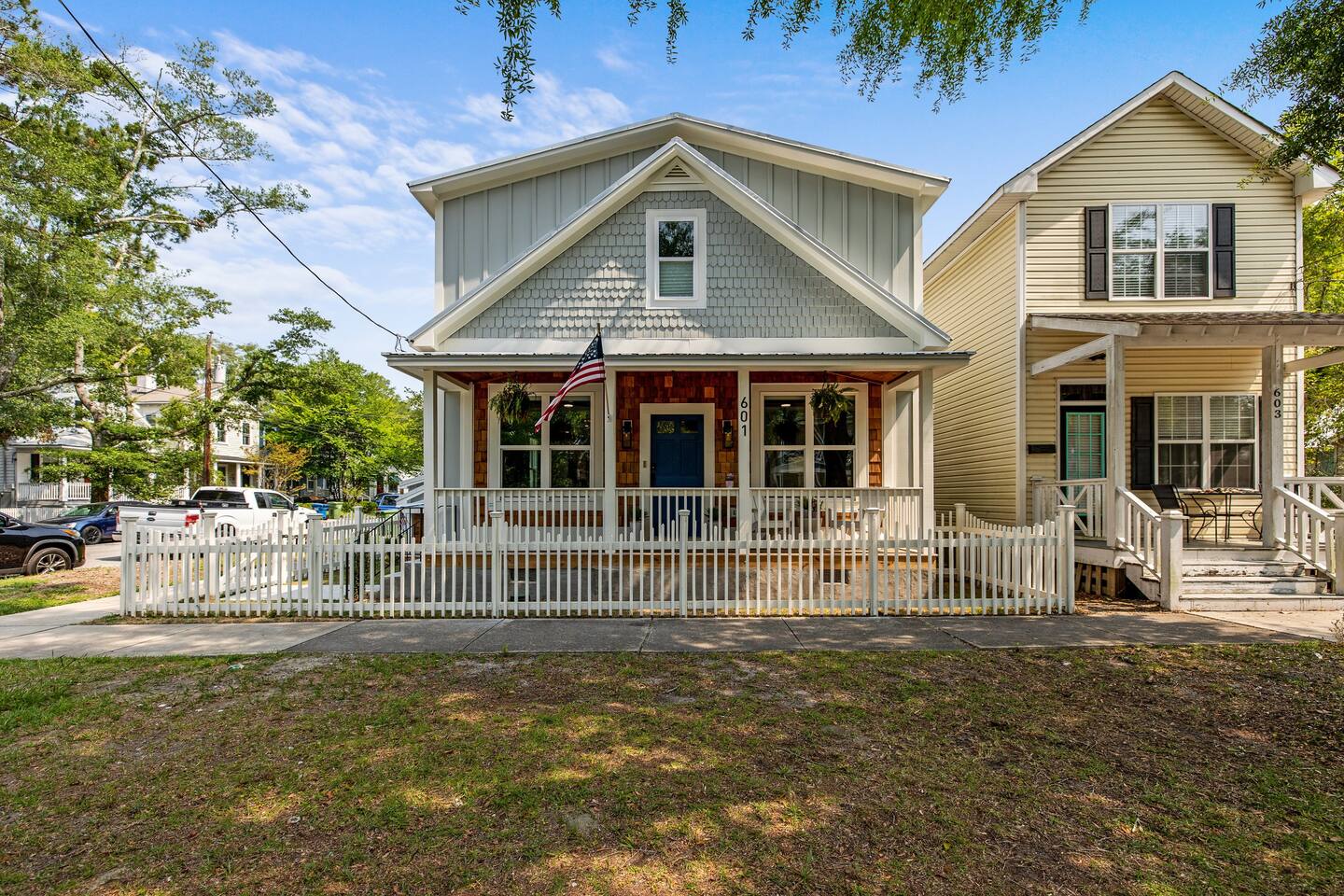 Stunner Downtown Modern | King Bed | Pet Friendly!