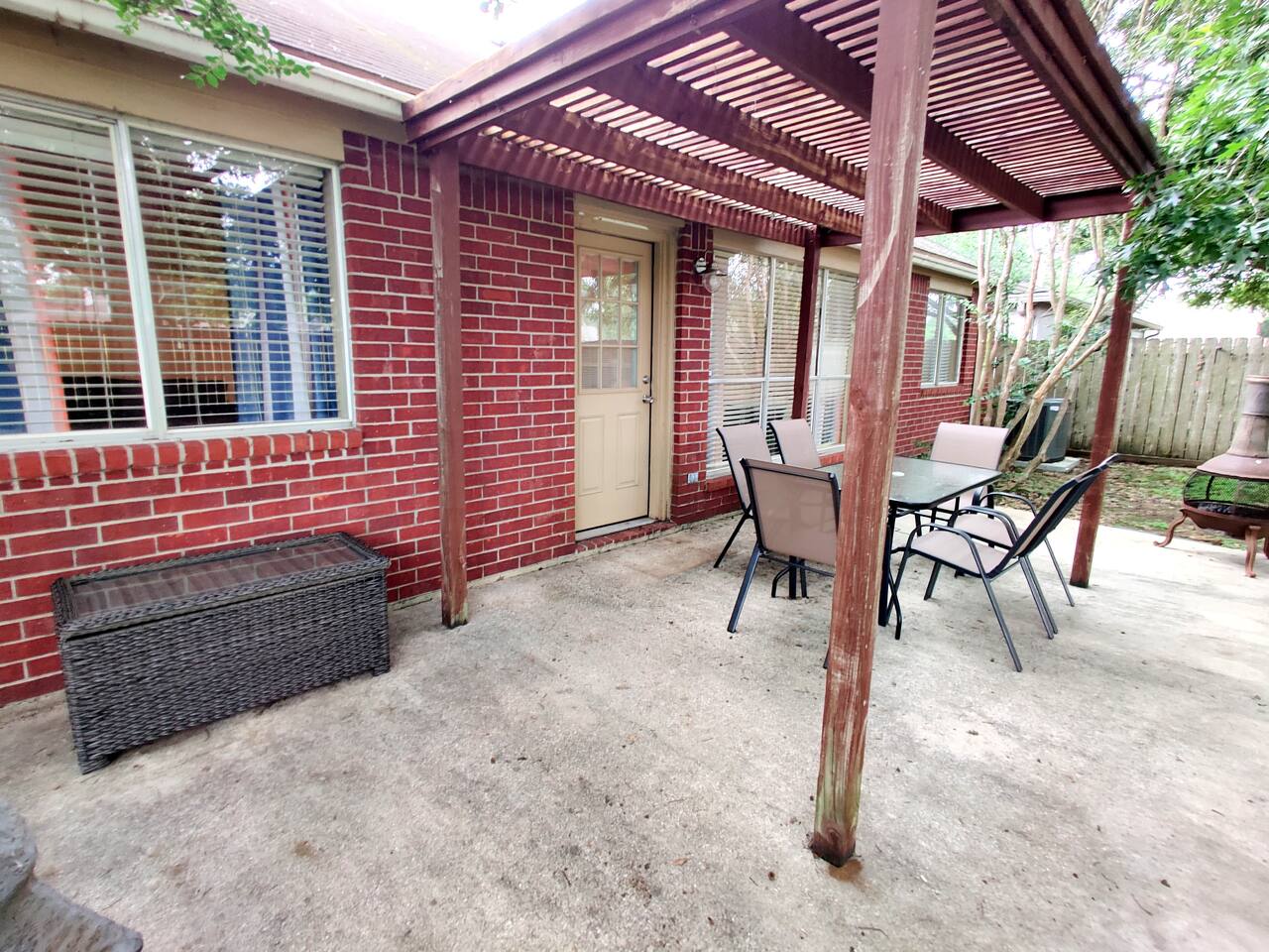 Near Woodlands • Pool • Pets OK!