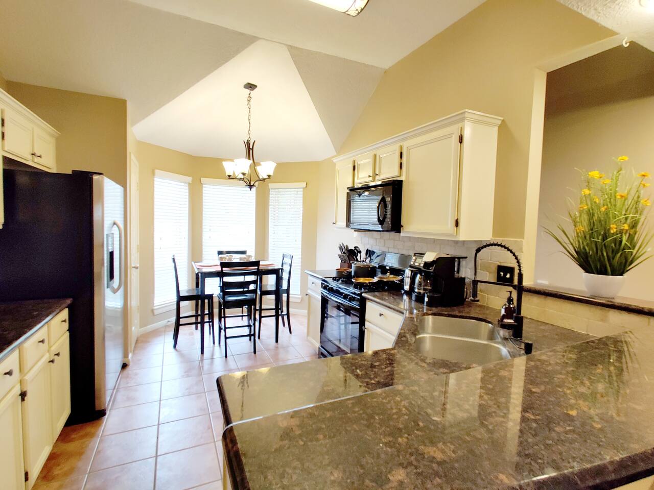 Near Woodlands • Pool • Pets OK!