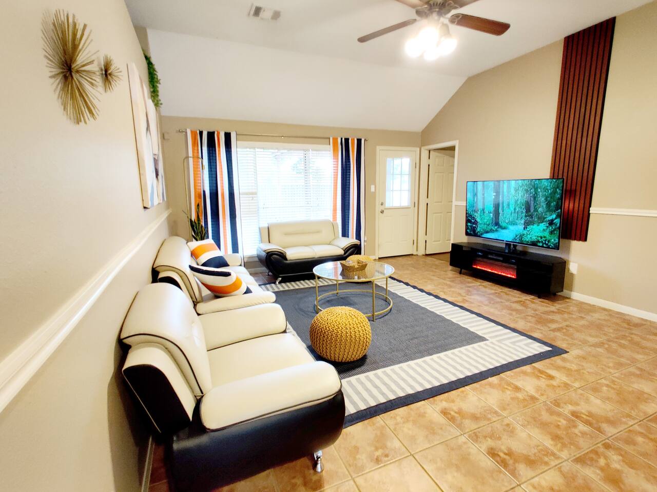 Near Woodlands • Pool • Pets OK!