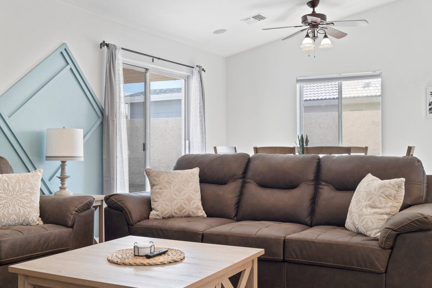 Tropic Vibes | Pet-friendly | Sleeps 8 | Firepit