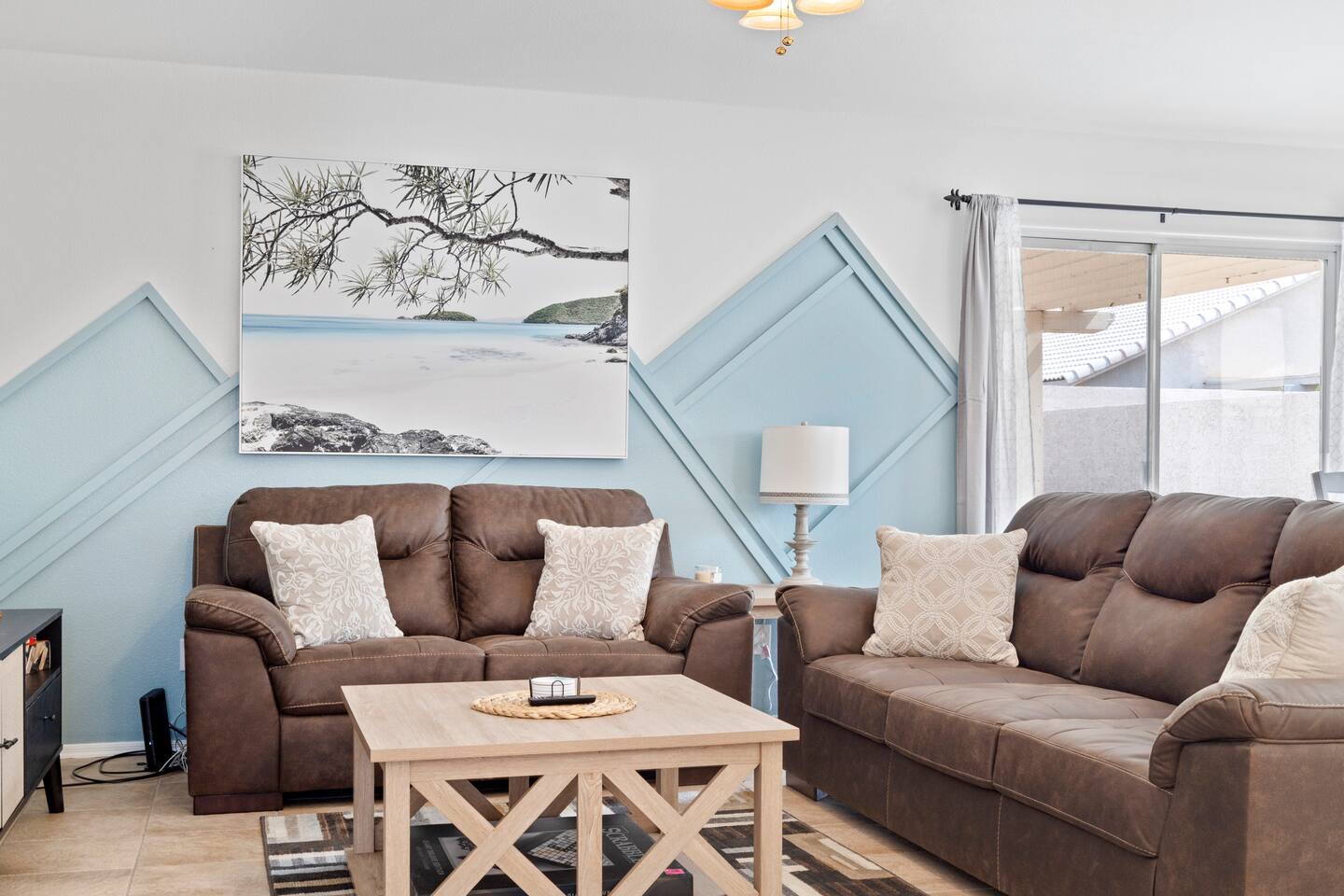 Tropic Vibes | Pet-friendly | Sleeps 8 | Firepit