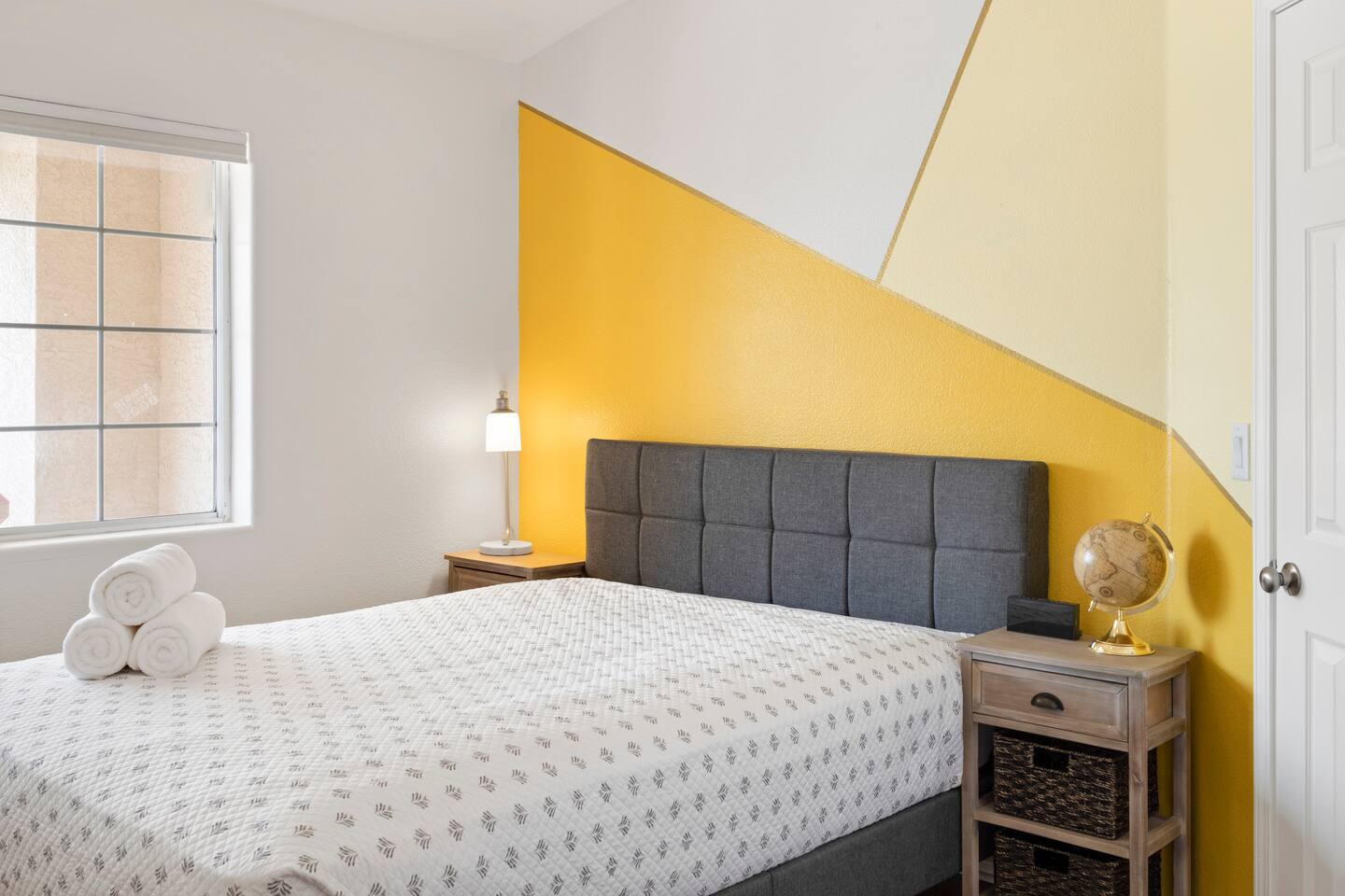 Tropic Vibes | Pet-friendly | Sleeps 8 | Firepit