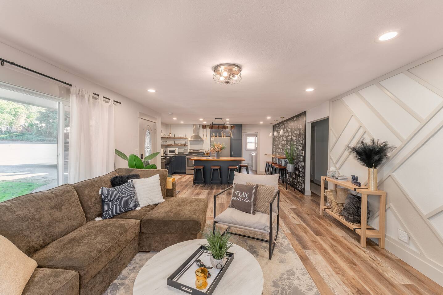 Indigo Collective - Modern Comfort & Bold Design — Roseburg — vacation rental