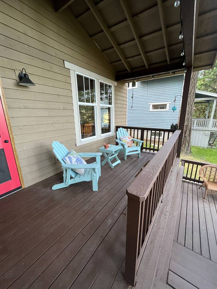 An Orcas Gem, Hot tub, close to town