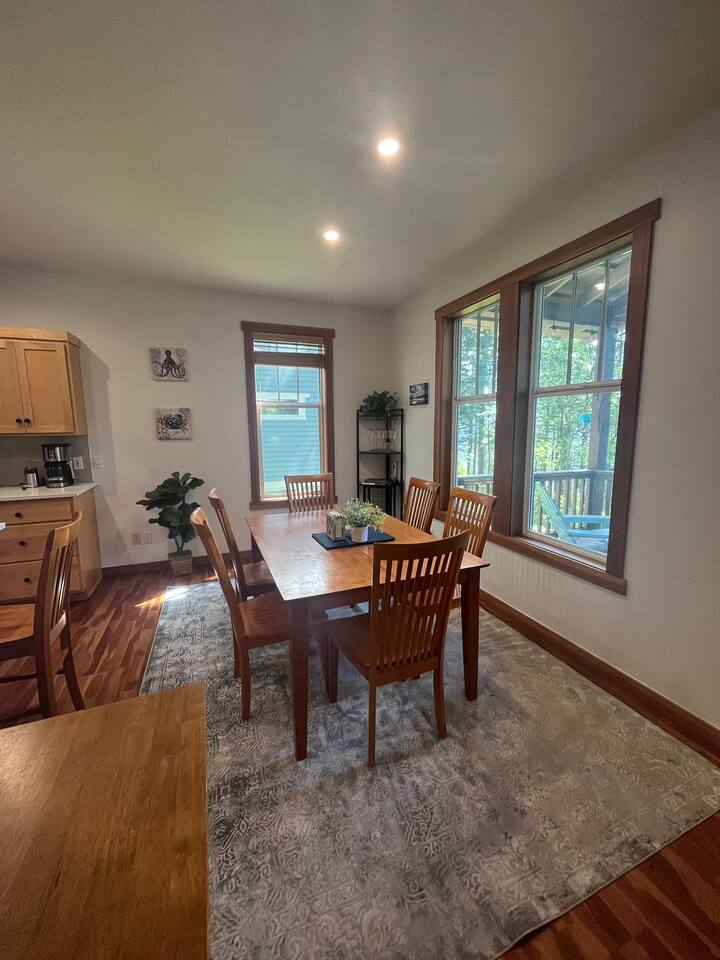 An Orcas Gem, Hot tub, close to town