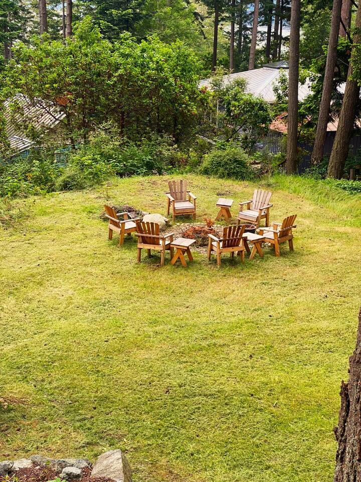 An Orcas Gem, Hot tub, close to town