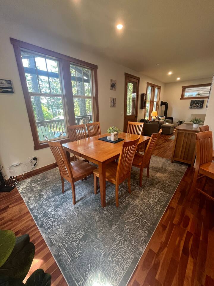 An Orcas Gem, Hot tub, close to town