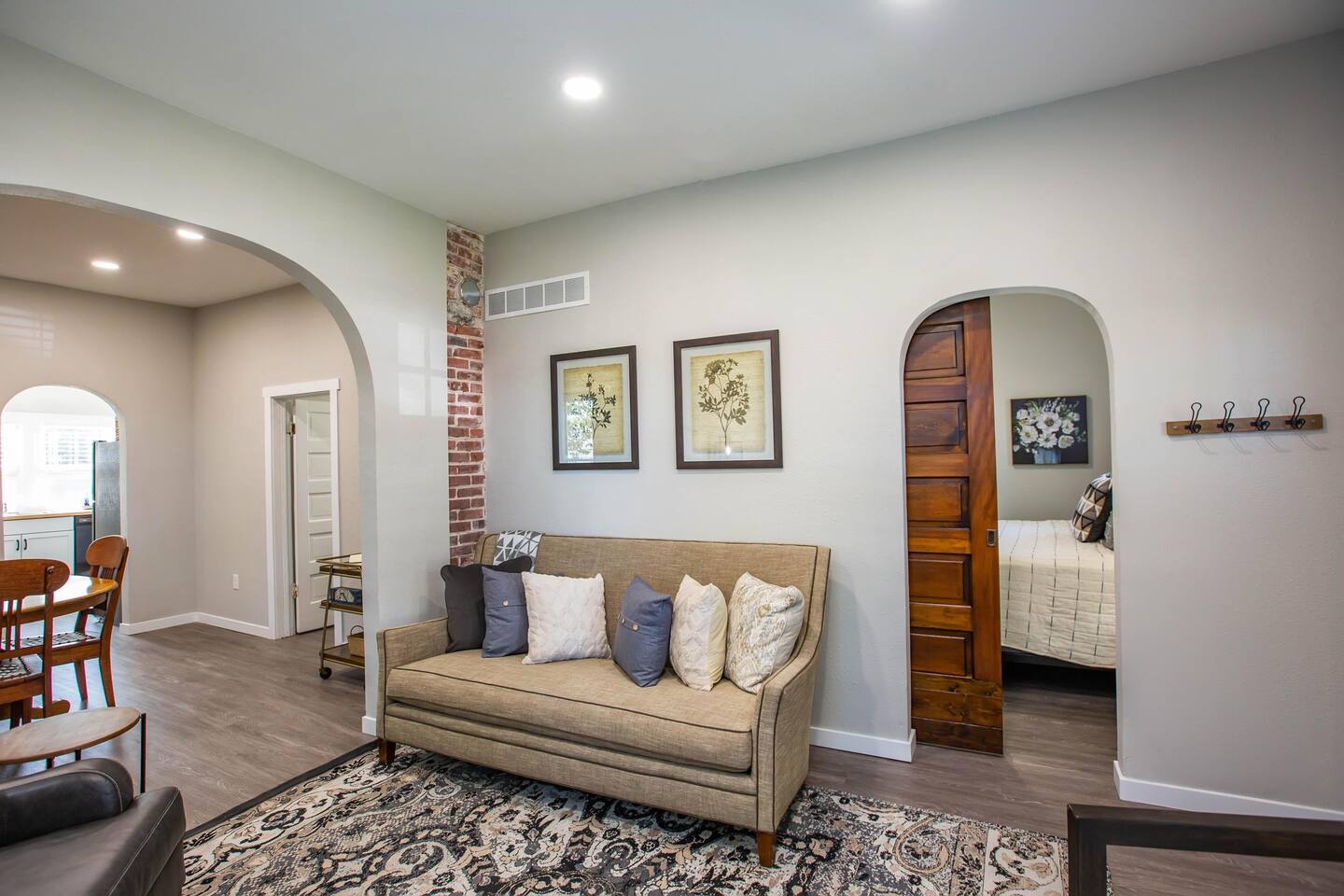 Charming Bungalow at Manhattan Hill (2bd/1 bath)