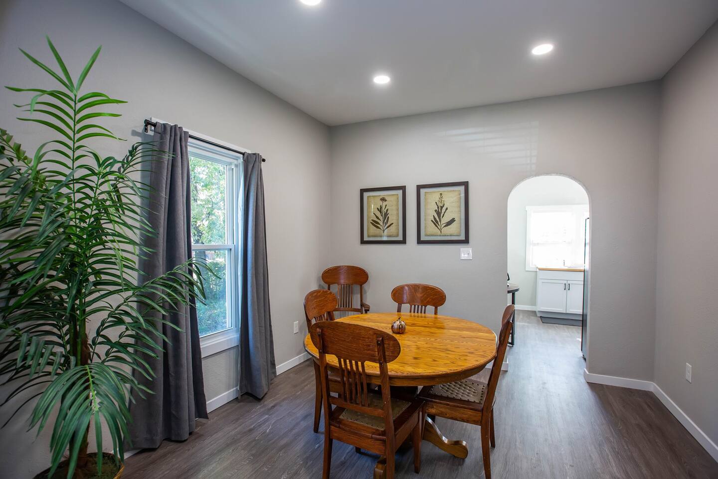 Charming Bungalow at Manhattan Hill (2bd/1 bath)