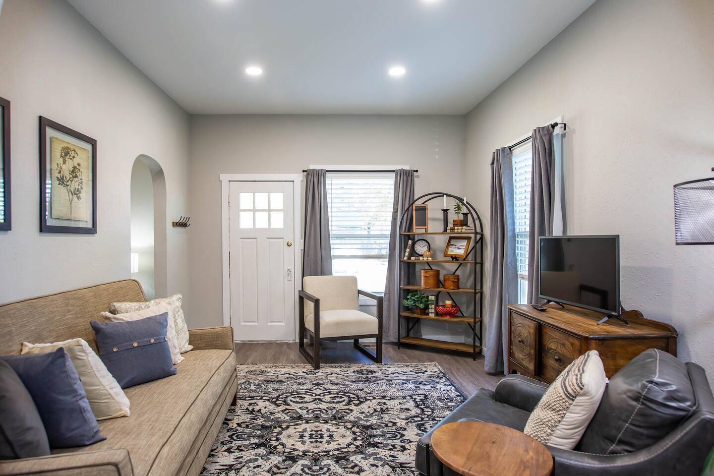 Charming Bungalow at Manhattan Hill (2bd/1 bath)