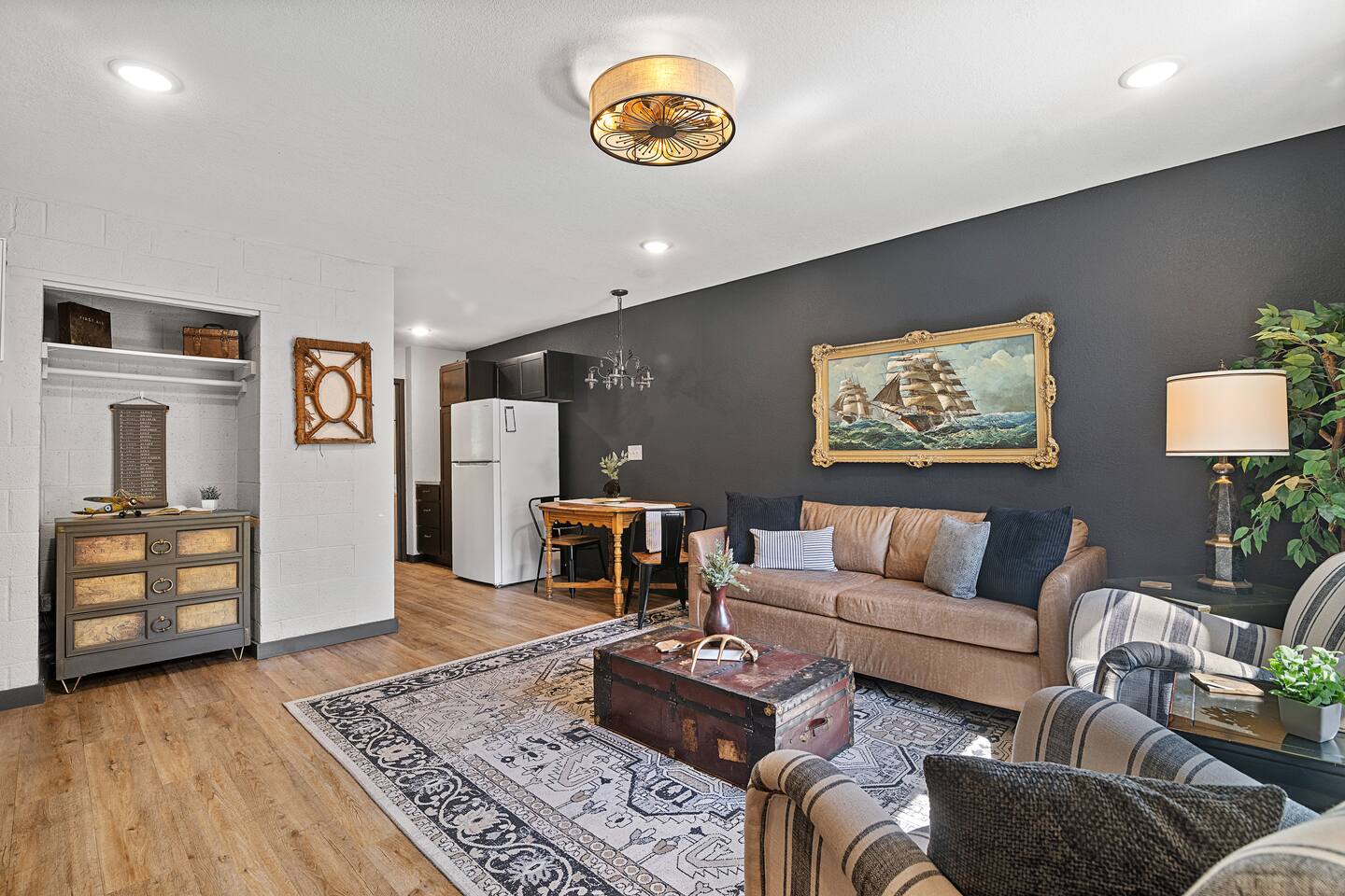 Vintage Ships Inn Duplex-MHK — Manhattan — vacation rental