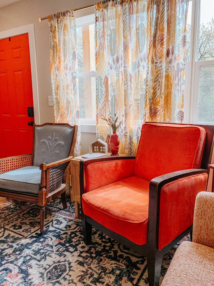 Unique Stay w/Fun Vibes! King&Queen beds
