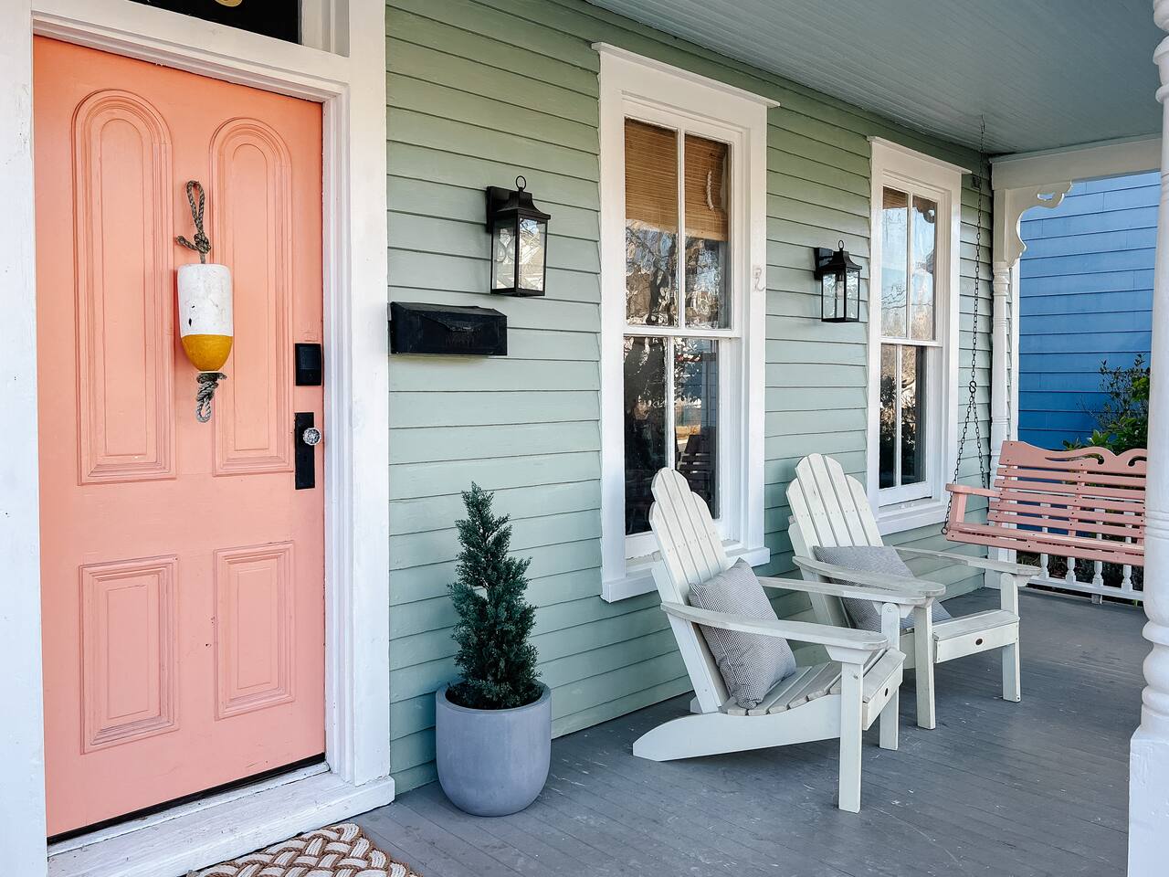The Peach House: close to the shops, beach + park — Cape Charles — vacation rental