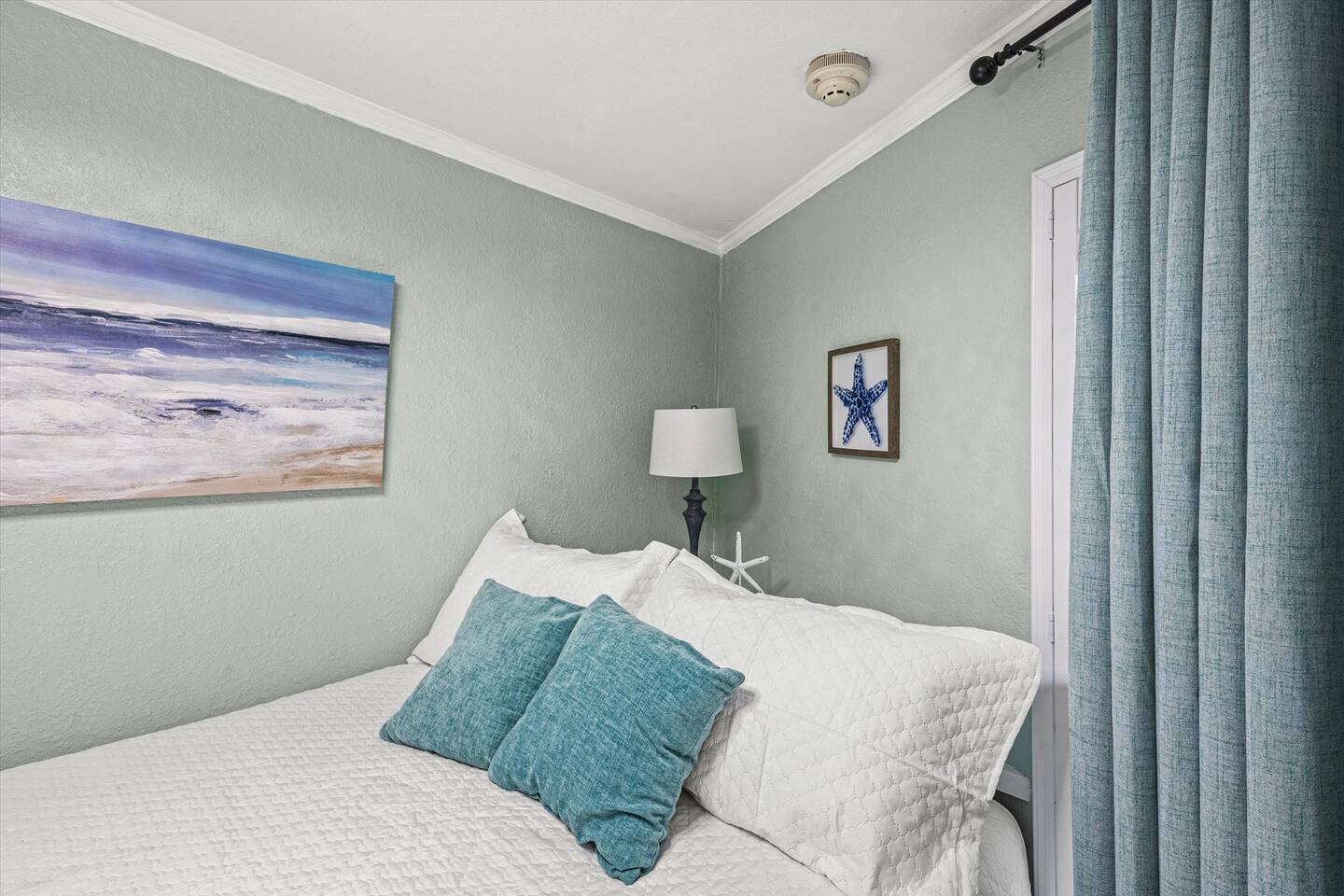 Stunning Ocean Oasis: Pools, Views, Great Location