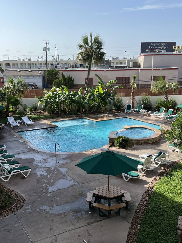 Stunning Ocean Oasis: Pools, Views, Great Location