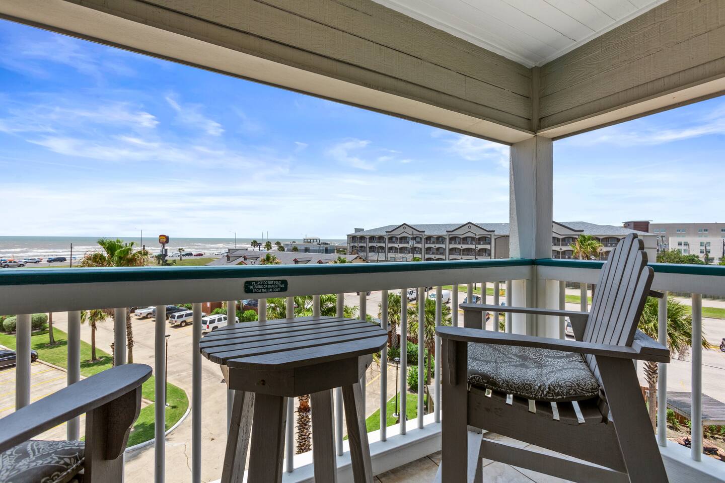 Stunning Ocean Oasis: Pools, Views, Great Location