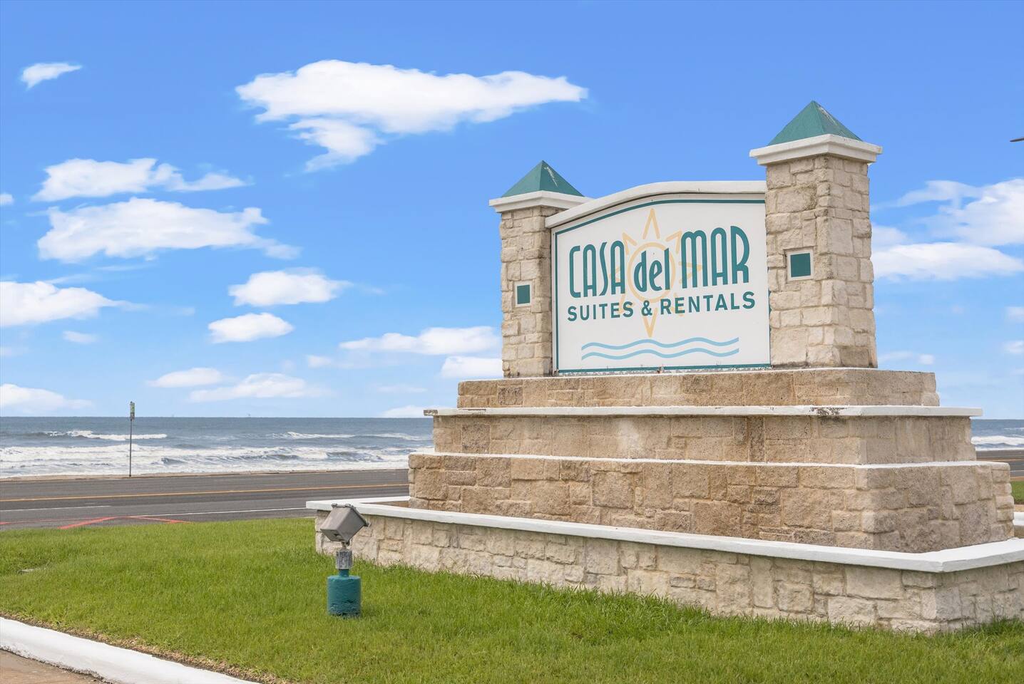 Stunning Ocean Oasis: Pools, Views, Great Location