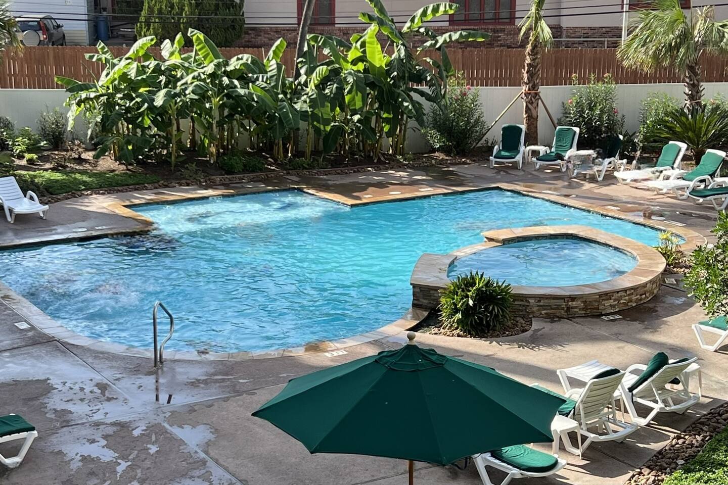 Stunning Ocean Oasis: Pools, Views, Great Location